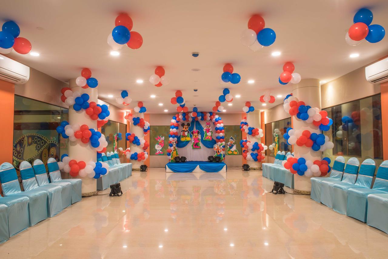 Club One Hotel Manor Exterior photo