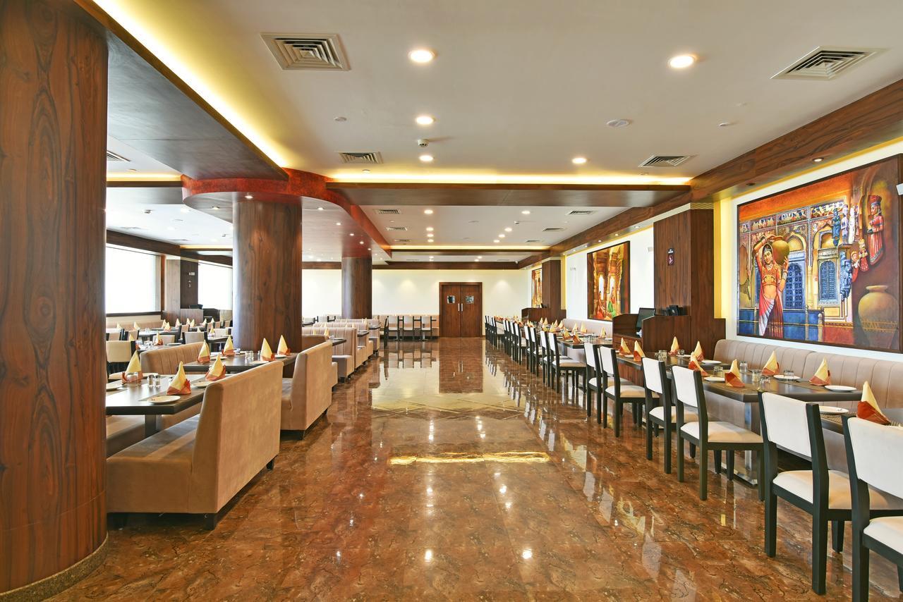 Club One Hotel Manor Exterior photo